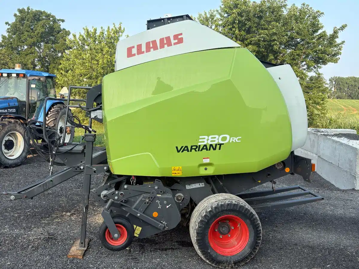 Back 2016 CLAAS VARIANT 380RC Round Baler