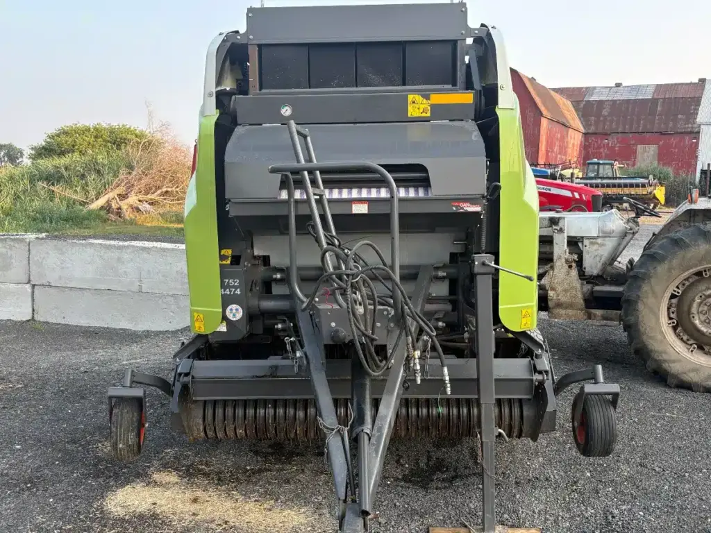 Back 2016 CLAAS VARIANT 380RC Round Baler