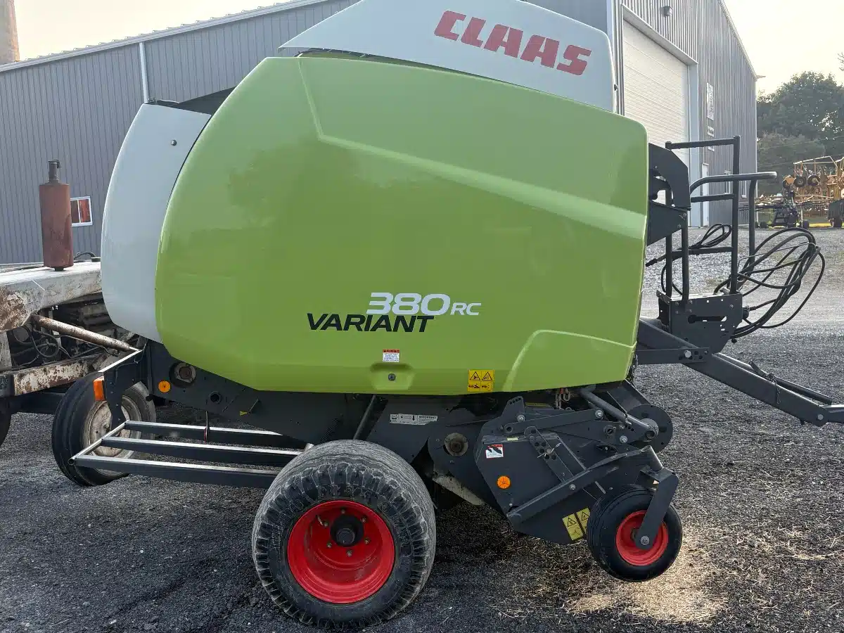 Back 2016 CLAAS VARIANT 380RC Round Baler